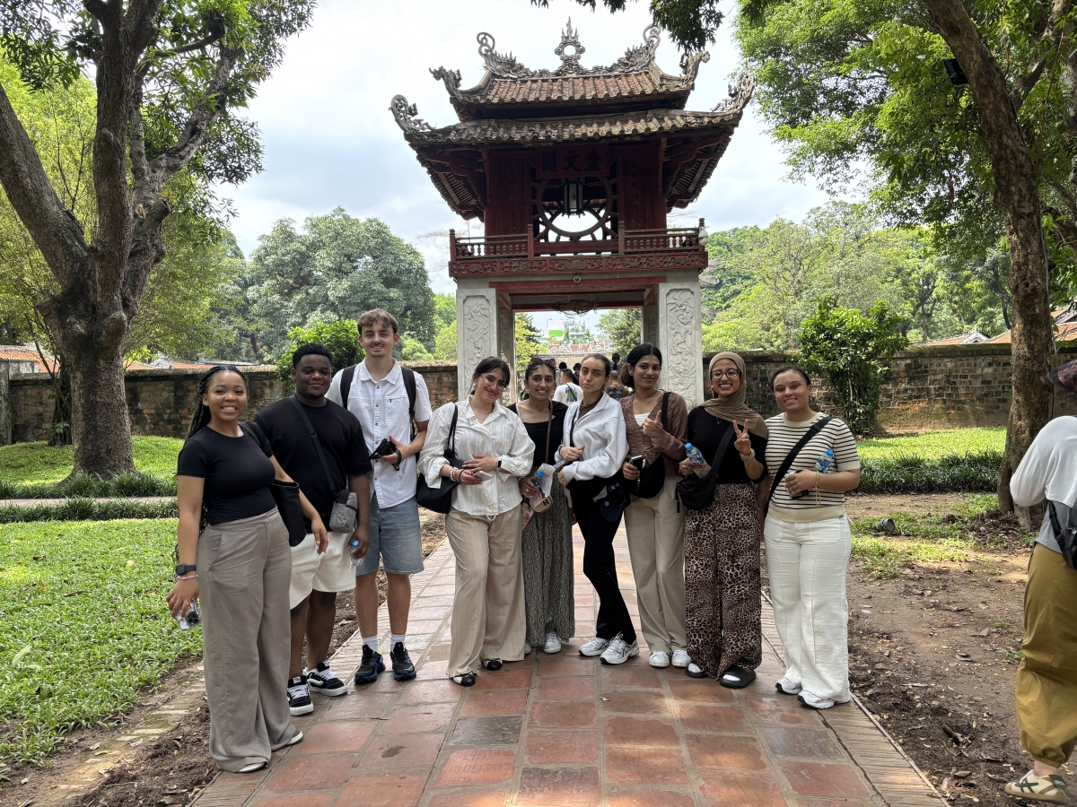 Sinh viên quốc tế tham gia chương trình trải nghiệm văn hóa Việt Nam của Trường Đại học Anh Quốc Việt Nam (BUV) (Ảnh BUV)
