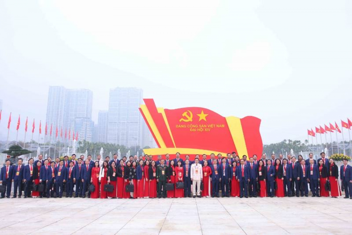 Đại biểu chụp ảnh trước phiên họp trù bị ngày 19/01. Ảnh: TTXVN