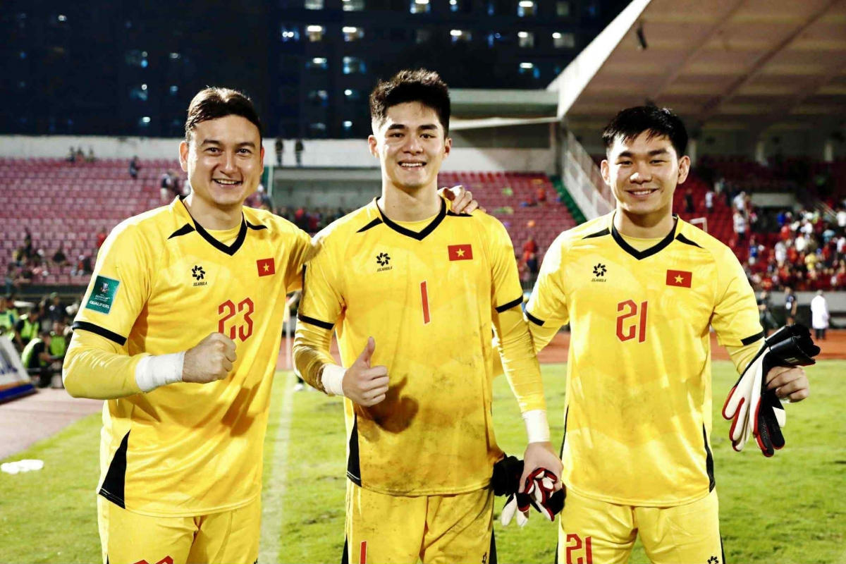 Trung Kiên nhận mưa lời khen từ các đàn anh tại ĐTQG
(Ảnh: Thảo Lê)