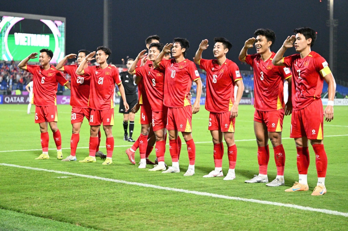Người hâm mộ Việt Nam đang rất hài lòng với màn trình diễn của Đình Bắc và các đồng đội (Ảnh: VFF)