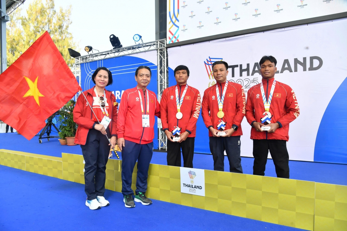 Đội tuyển bơi người khuyết tật Việt Nam giành 7 tấm HCV trong ngày ra quân (Ảnh: Thái Dương)