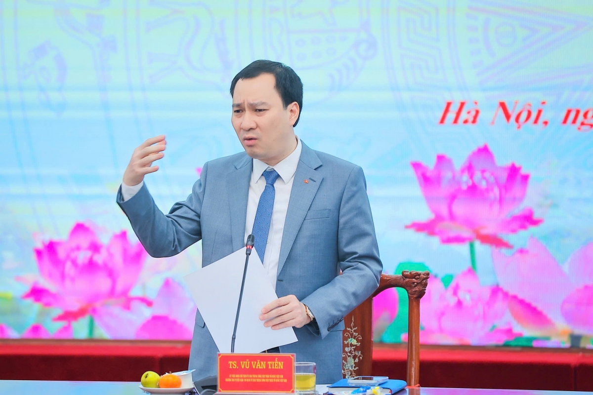 "Nếu Trung ương là nơi định hướng, thì thôn, tổ dân phố chính là “mạch nguồn” của công tác tuyên truyền bầu cử" - ông Vũ Văn Tiến nhấn mạnh