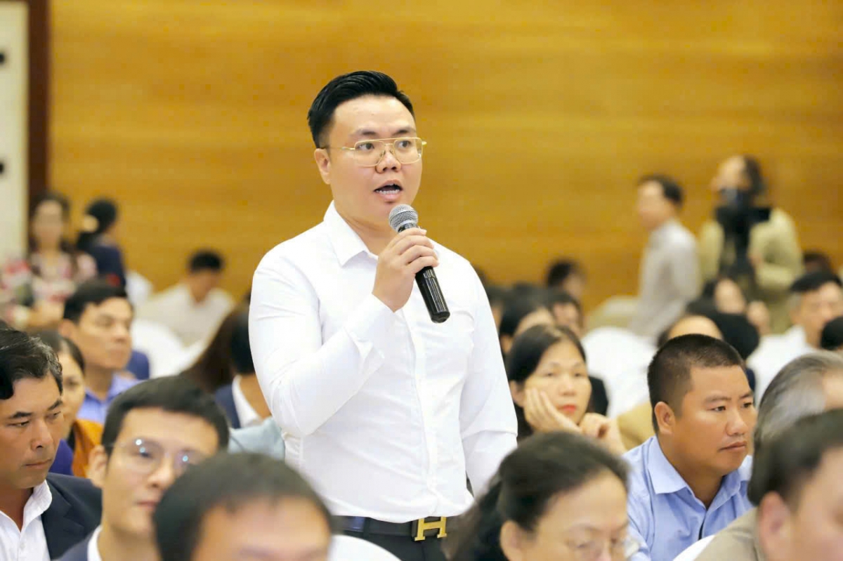 Nguyễn Mạnh Hiếu phát biểu tại diễn đàn "Lắng nghe nông dân nói" năm 2025 (Ảnh NVCC)