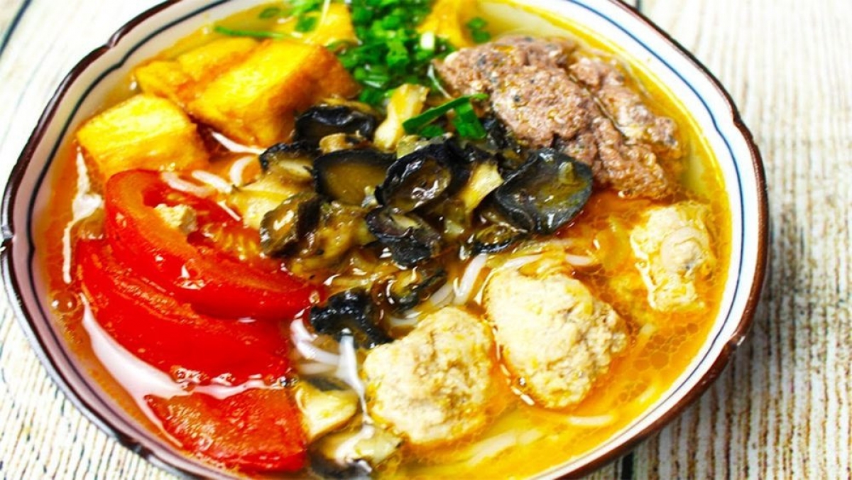 Hiện rất khó để phân biệt ốc tẩm hóa chất và ốc an toàn. Vì vậy, nếu nhìn ốc bóng, khi ăn thấy thịt ốc dai, giòn quá thì nên nghi ngờ về chất lượng an toàn thực phẩm. Ảnh: Internet