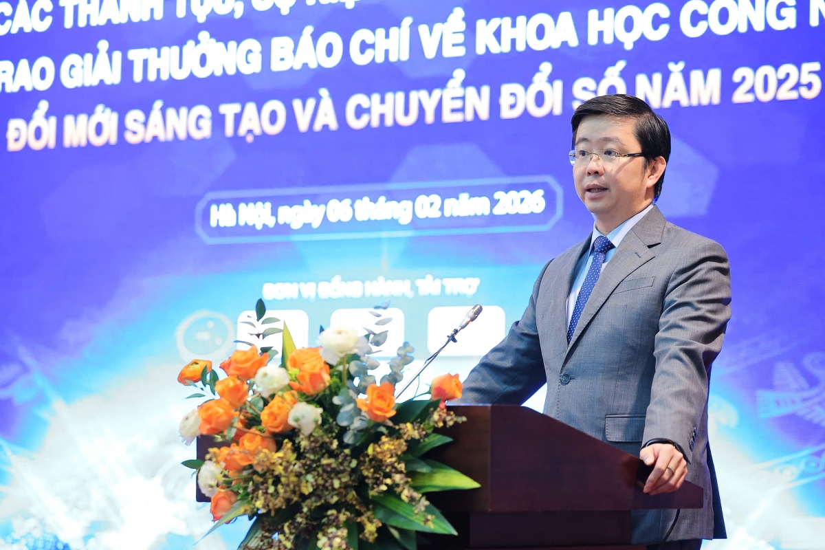 Thứ trưởng Bộ Khoa học và Công nghệ Bùi Hoàng Phương đánh giá cao những tác phẩm tham dự Giải thưởng báo chí về khoa học, công nghệ, đổi mới sáng tạo và chuyển đổi số năm 2025 (Ảnh: BTC)
