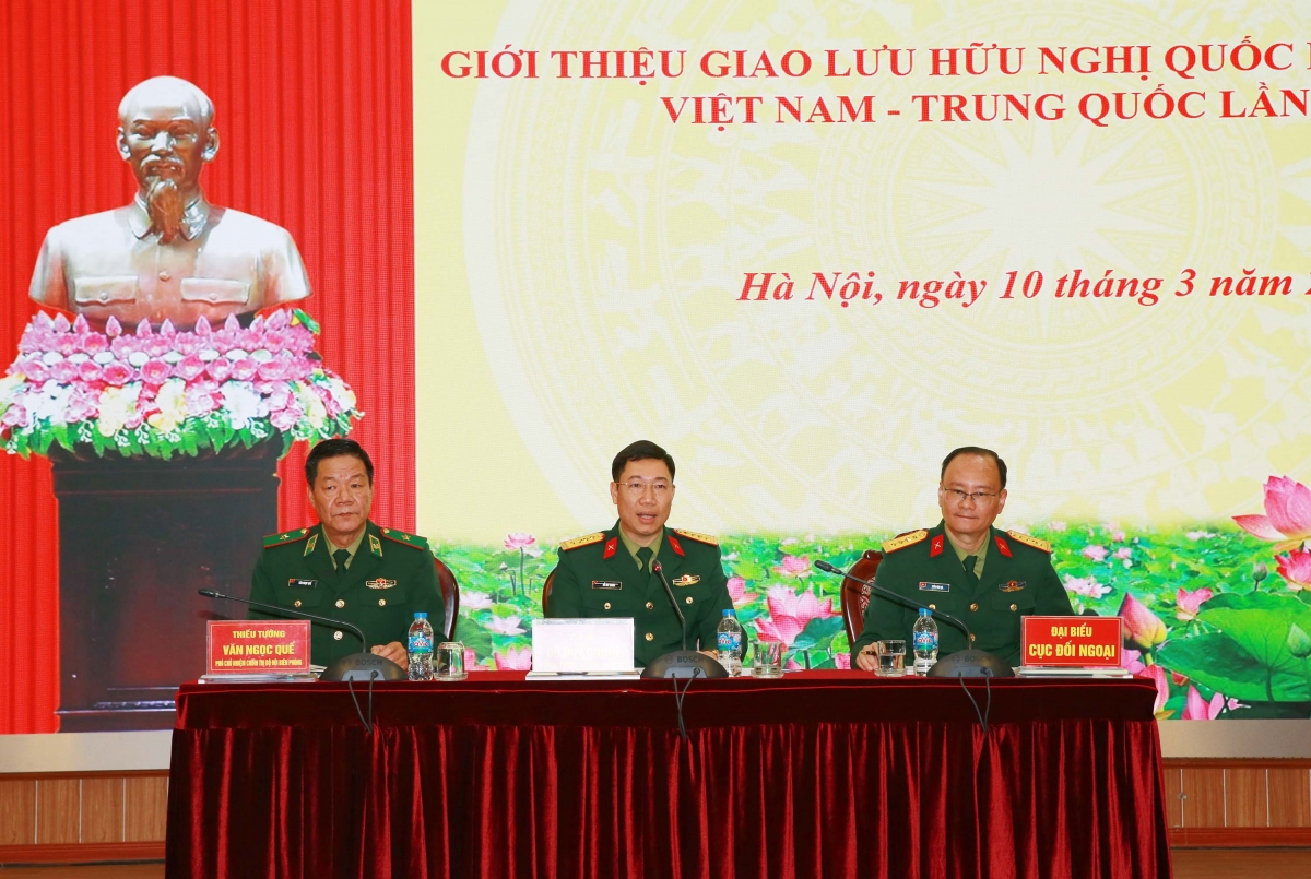 Lãnh đạo Cục Tuyên huấn (Tổng cục Chính trị QĐNDVN), Lãnh đạo Cục Chính trị BĐBP, đại diện
Cục Đối ngoại Bộ Quốc phòng trả lời các câu hỏi của PV báo chí
(Ảnh: Trọng Đức)