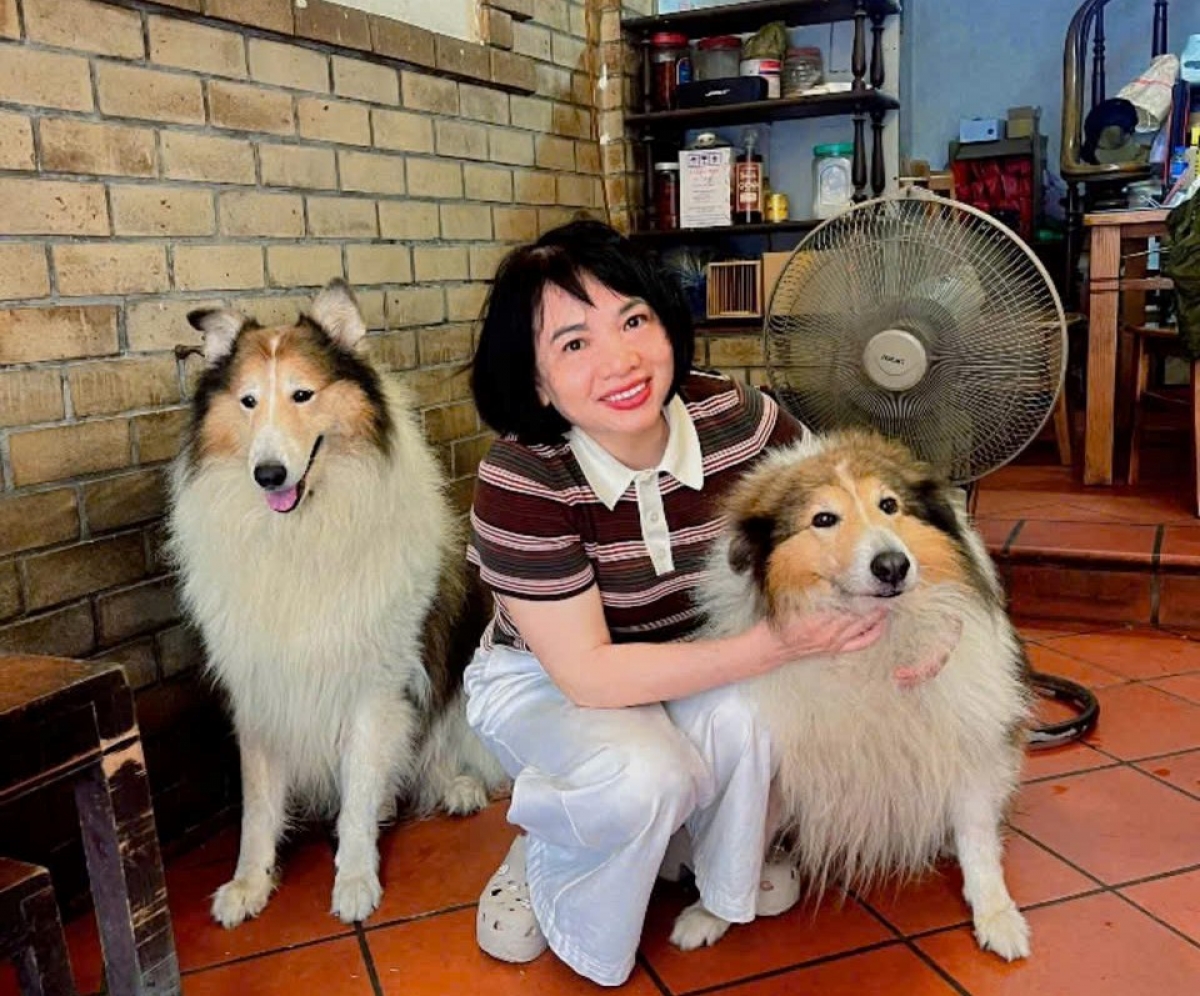 Bác sĩ Thú y Trần Thị Thu Hương chia sẻ kinh nghiệm chăm sóc cũng như phòng ngừa nguy cơ từ thú cưng. Ảnh: NVCC