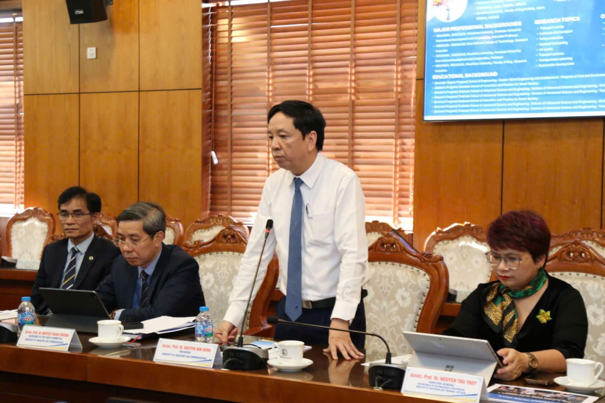 PGS.TS Nguyễn Văn Hùng, Hiệu trưởng Trường ĐH Giao thông vận tải tại Tọa đàm do trường tổ chức (Ảnh: Thu Lương)