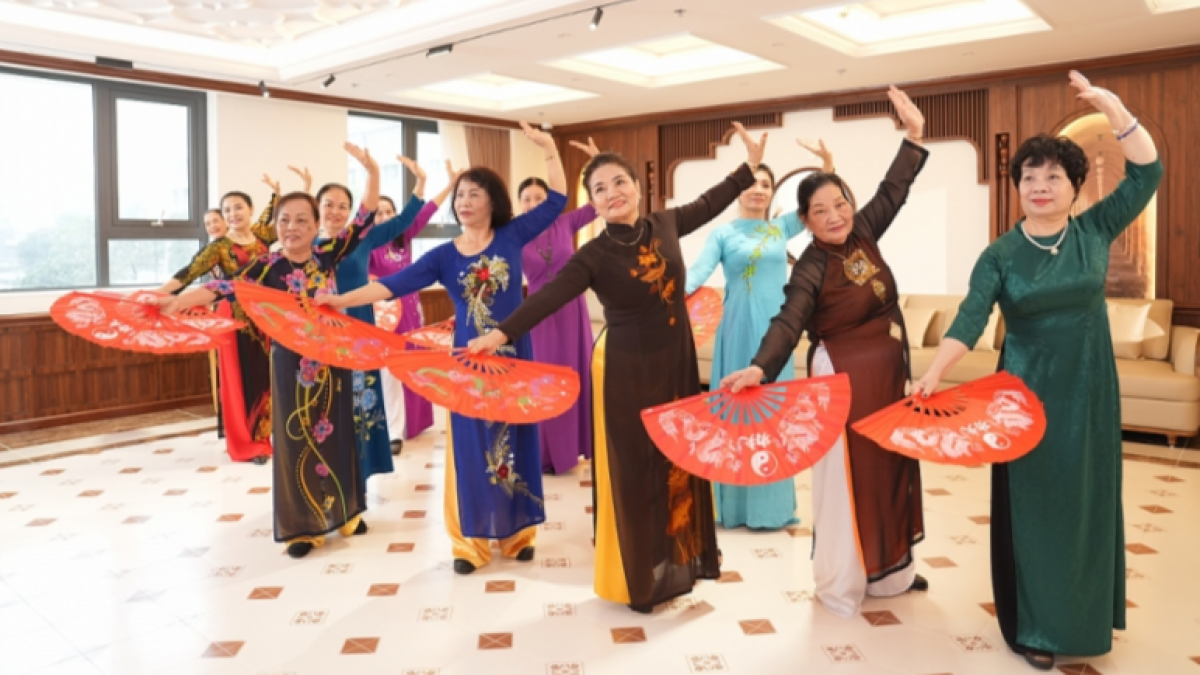 Tham gia các hoạt động xã hội giúp người cao tuổi sống vui-khoẻ. Ảnh Ngaymoionline