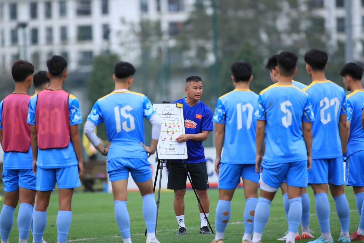 Hàng loạt tân binh tập trung tối đa để thích nghi với môi trường mới (Ảnh: VFF)