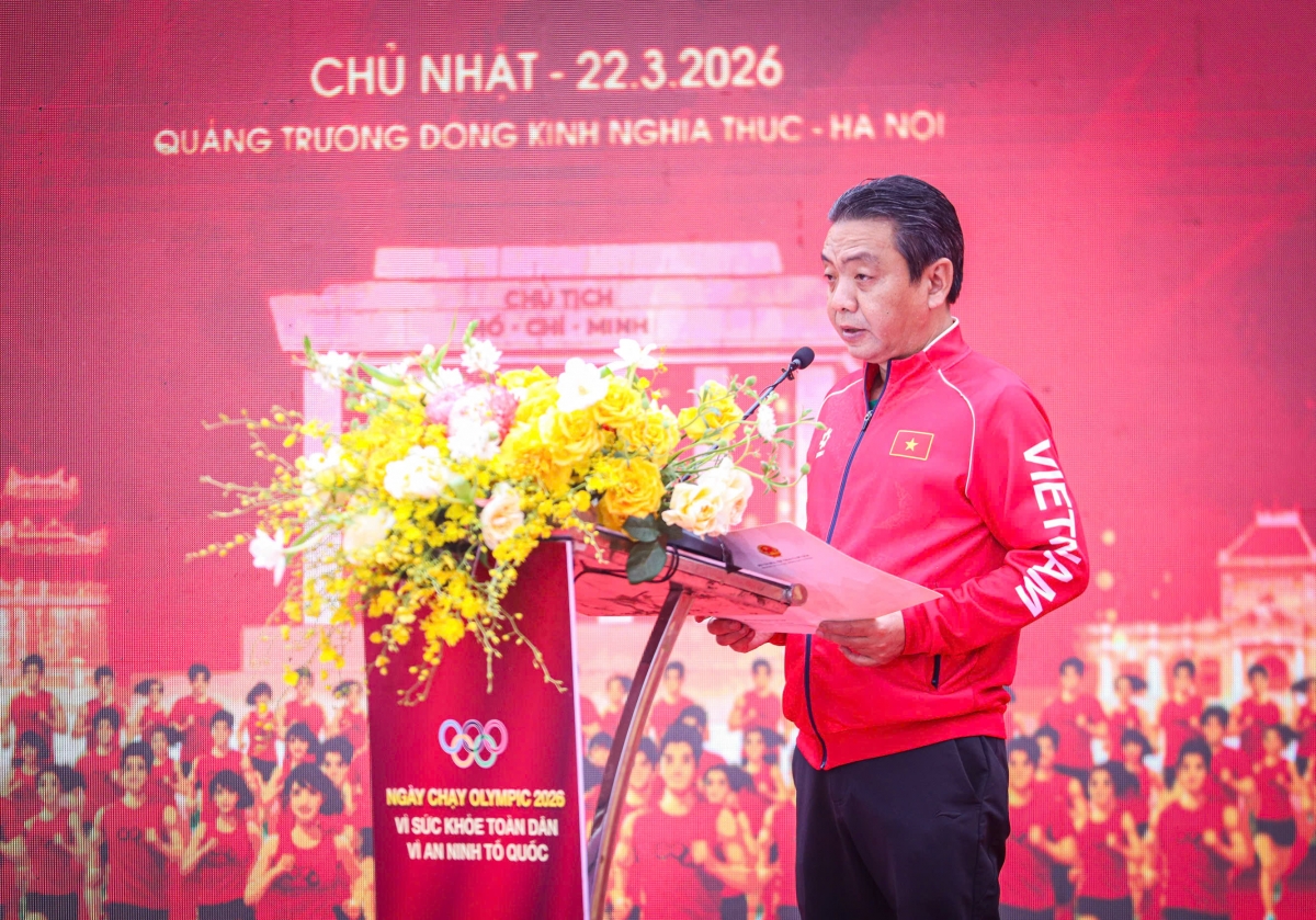 Thứ trưởng Bộ Văn hóa Thể thao và Du lịch Hoàng Đạo Cương phát động Ngày chạy Olympic 
(ảnh: Quý Lượng)
