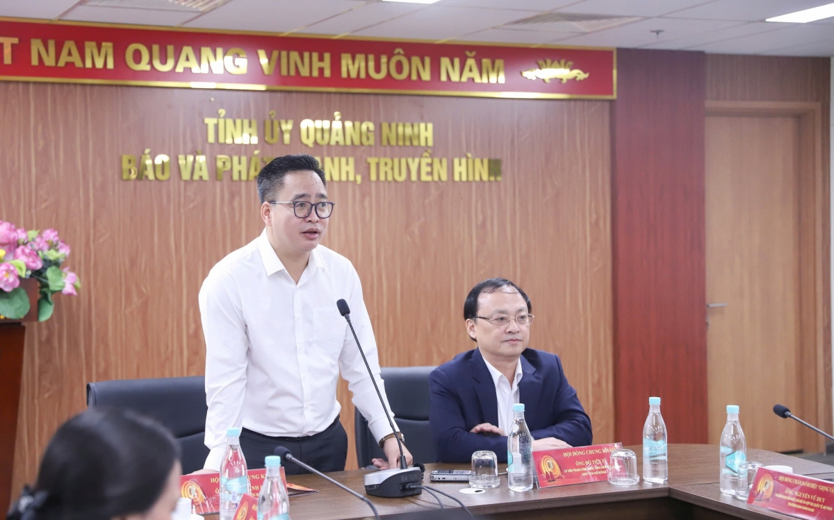 Phó Tổng giám đốc VOV Phạm Mạnh hùng phát biểu cuộc họp
Hội đồng chung khảo.