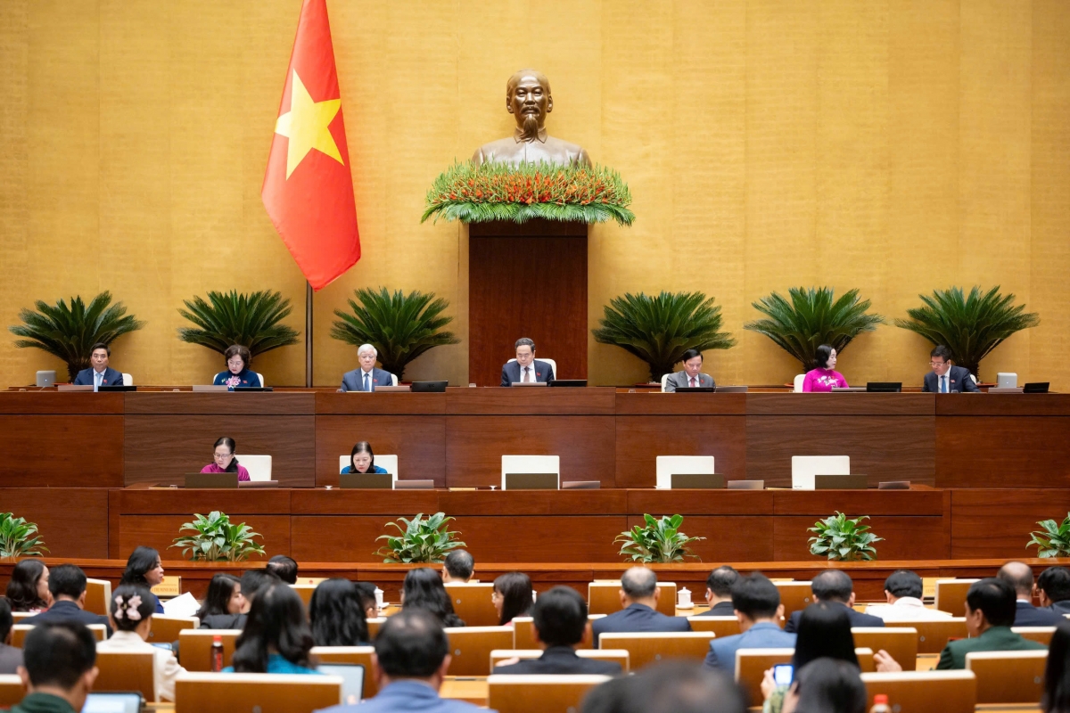 Đoàn Chủ toạ điều hành Phiên họp toàn thể ở Hội trường (Ảnh: Quochoi.vn)