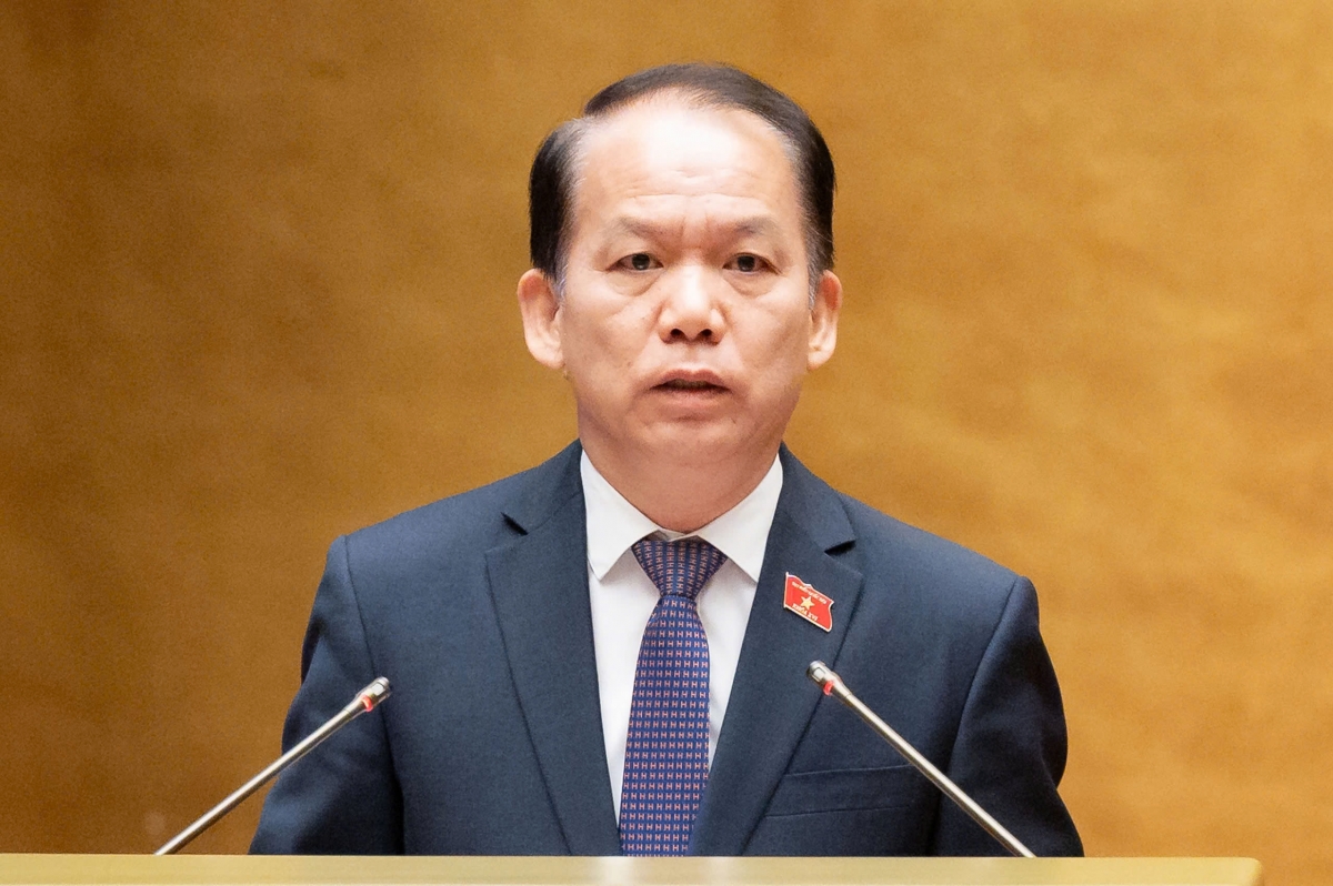 Bộ trưởng Bộ Tư pháp Hoàng Thanh Tùng trình bày Báo cáo giải trình, tiếp thu, chỉnh lý dự thảo Nghị quyết của Quốc hội (Ảnh: Quochoi.vn)