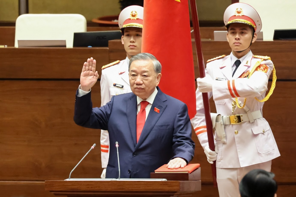 Tổng Bí thư, Chủ tịch nước Tô Lâm thực hiện nghi lễ tuyên thệ - Ảnh: VGP
