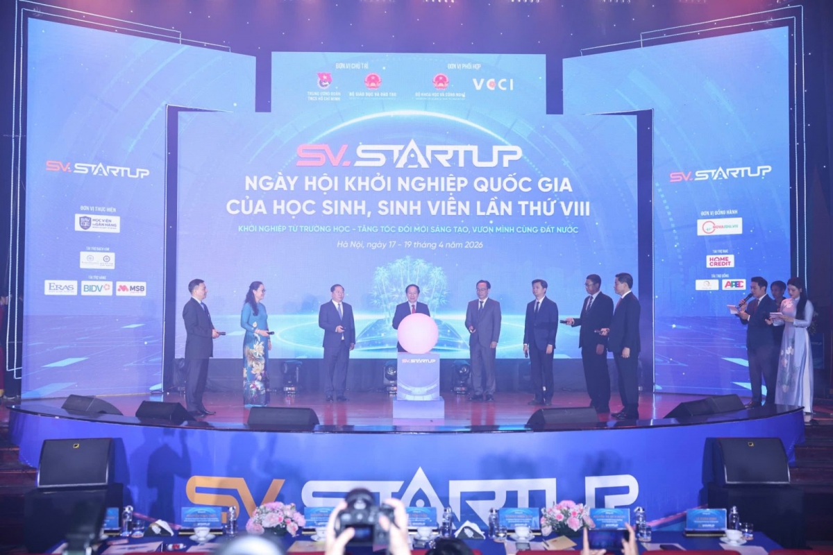 Các đại biểu thực hiện nghi thức Khai mạc Ngày hội Khởi nghiệp Quốc gia của học sinh, sinh viên lần thứ VIII. Ảnh: Moet