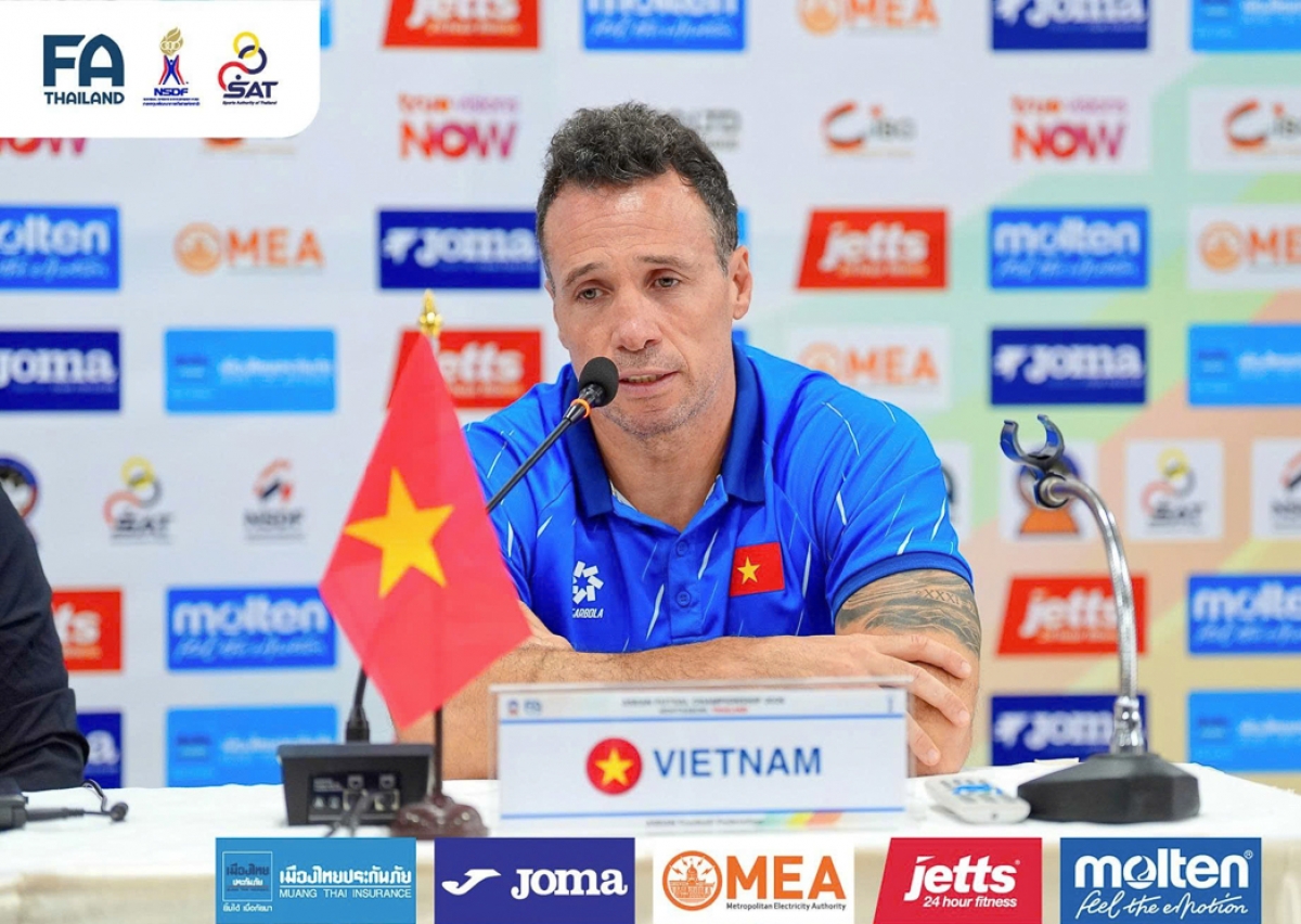 HLV Diego Giustozzi khẳng định mục tiêu tranh suất dự World Cup 2028 (ảnh VFF)