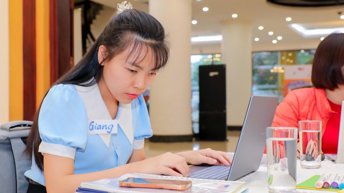 Cẩm Giang tự học để bước vào làm sáng tạo nội dùng bằng audio trên nền tảng số (Ảnh: NVCC)