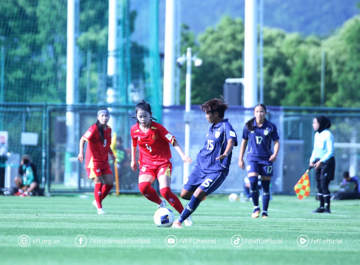 U17 nữ Thái Lan có 2 lần vươn lên dẫn trước ngay trong hiệp 1 (ảnh VFF)