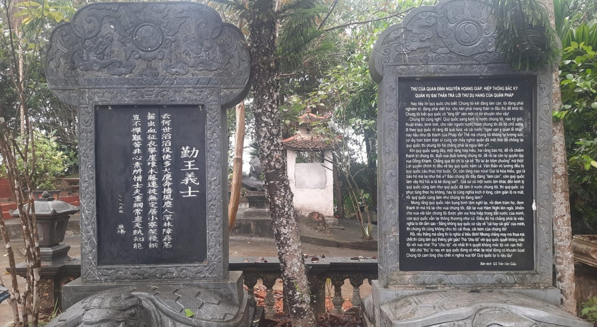 Văn bia ghi lại bức thư trả lời thực dân Pháp của Nguyễn Quang Bích tại khu di tích căn cứ Tiên Động, xã Tiên Lương, tỉnh Phú Thọ. Ảnh: ngotoc.vn