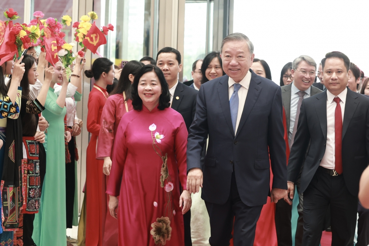 Tổng Bí thư, Chủ tịch nước Tô Lâm và các đại biểu bên lề Đại hội đại biểu toàn quốc Mặt trận Tổ quốc Việt Nam lần thứ XI. Ảnh: BTC