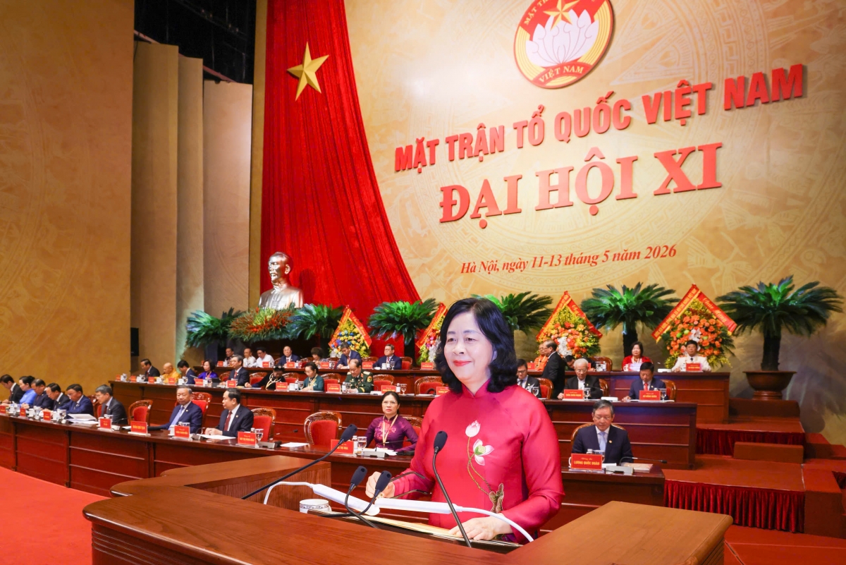 Bà Bùi Thị Minh Hoài, Ủy viên Bộ Chính trị, Chủ tịch Ủy ban Trung ương MTTQ Việt Nam trình bày diễn văn khai mạc Đại hội đại biểu toàn quốc Mặt trận Tổ quốc Việt Nam lần thứ XI, sáng 12/5. Ảnh: BTC