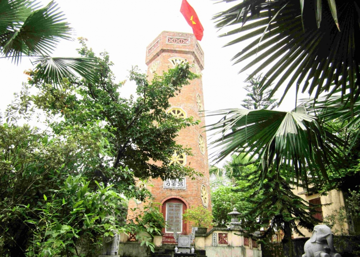 Cột cờ Tiên Động. Ảnh: baophutho.vn