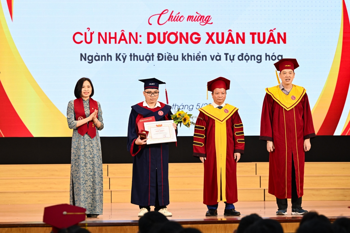 Trung bình, chỉ 3-5% sinh viên Đại học Bách khoa Hà Nội tốt nghiệp xuất sắc.
​​​​​(Ảnh: Hust)
