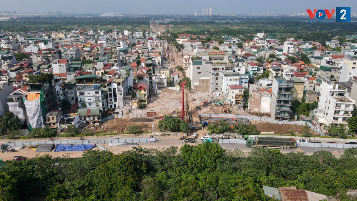 Dự án cầu Tứ Liên được quy hoạch kết nối từ khu vực nút giao đường Nghi Tàm đến nút giao với đường Trường Sa, có tổng chiều dài khoảng 5,15km. Tổng mức đầu tư dự kiến hơn 20.000 tỷ đồng.
