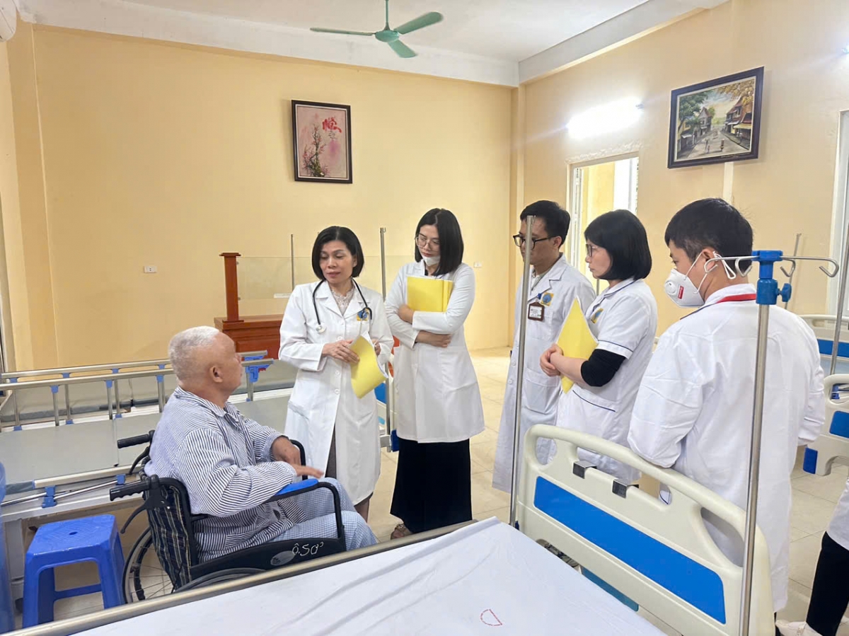 Người cao tuổi cần được can thiệp phục hồi chức năng càng sớm càng tốt
(Nguồn: Fanpage Bệnh viện)