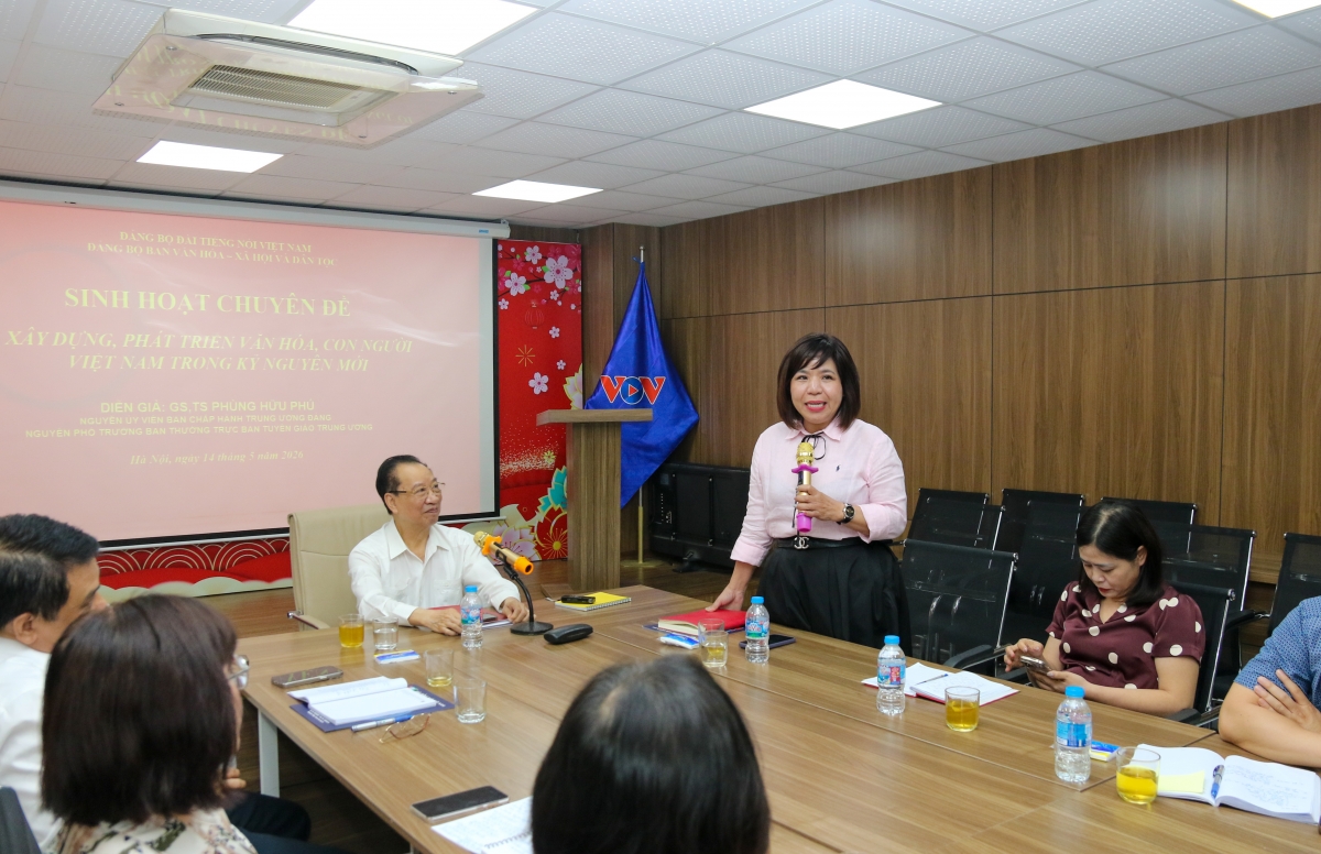 Đồng chí Vũ Thị Tuyết Mai, Bí thư Đảng ủy, Trưởng ban Ban Văn hoá - Xã hội và Dân tộc (VOV2, VOV4) phát biểu kết luận buổi sinh hoạt chuyên đề