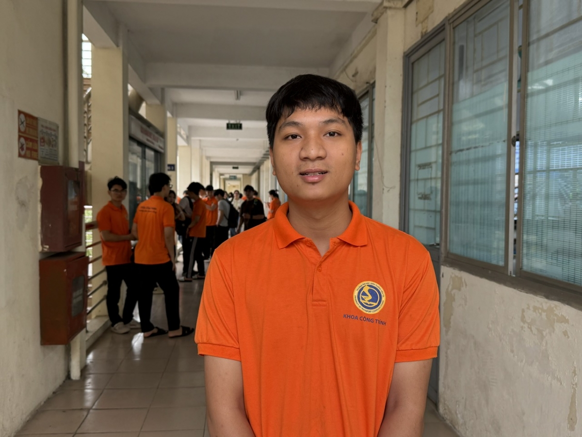  Phan Hồng Đăng, sinh viên  năm 4 ngành Kỹ thuật công trình xây dựng giao thông, trường ĐH
Giao thông Vận tải (Ảnh: Thu Lương)