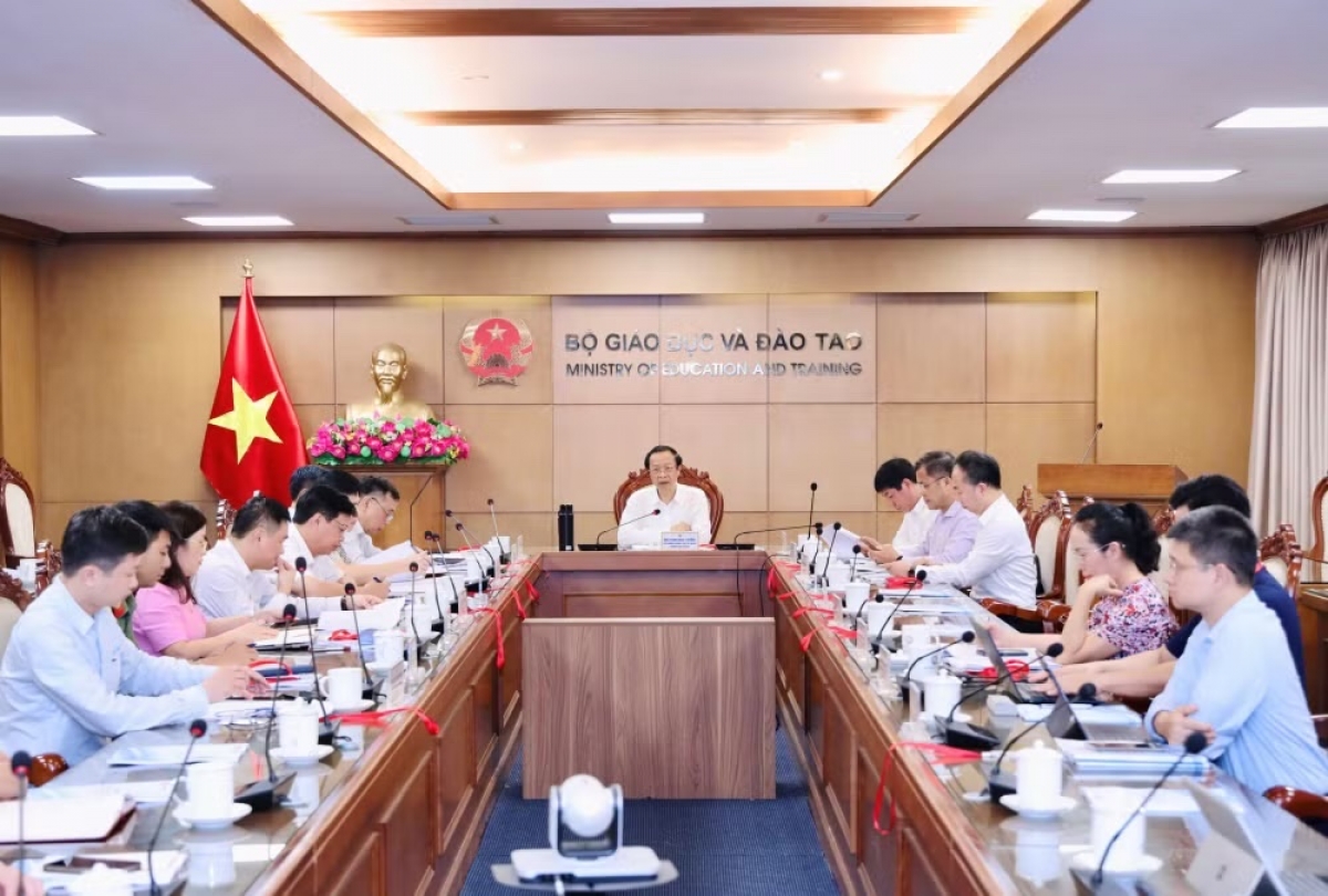Thứ trưởng Thường trực Phạm Ngọc Thưởng - Trưởng Ban Chỉ đạo cấp Quốc gia Kỳ thi tốt nghiệp THPT 2026 chủ trì phiên họp. (Ảnh: MOET)